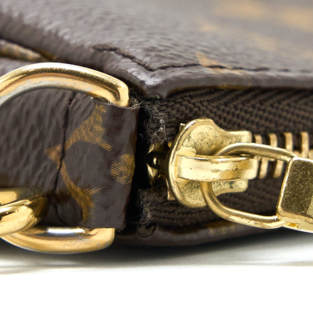 AAA Replica Louis Vuitton LV MINI POCHETTE ACCESSORIES MONOGRAM CANVAS GHW