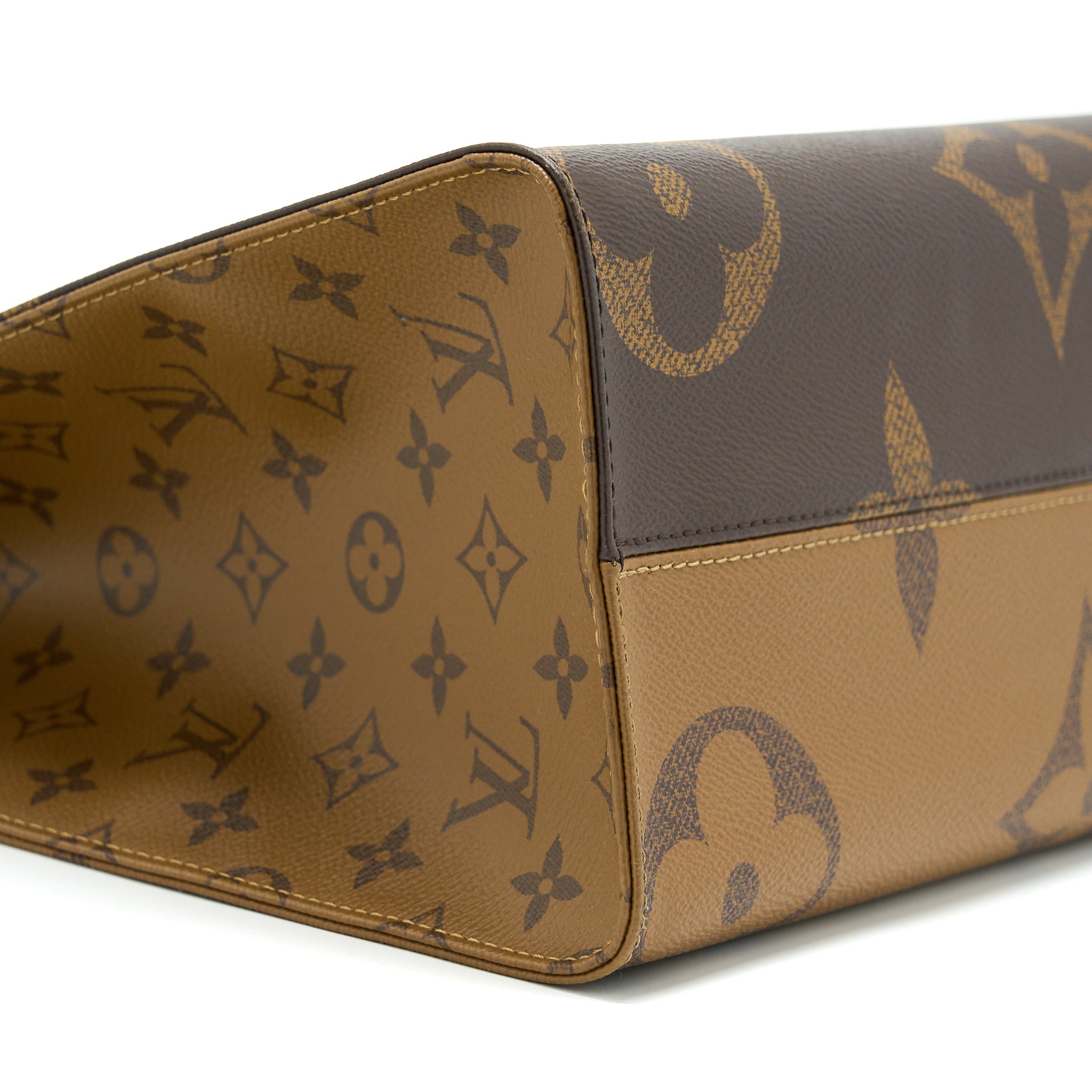 AAA Replica Louis Vuitton LV ON THE GO MM MONOGRAM REVERSE CANVAS GHW