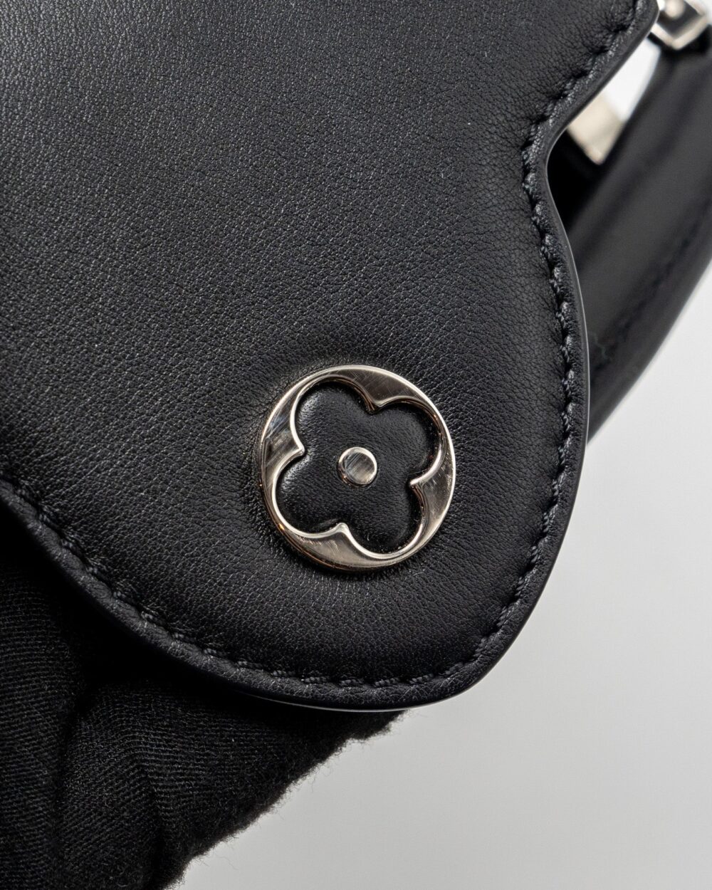 AAA Replica Louis Vuitton LV CAPUCINES MINI LIMITED EDITION SUQUIN / LEATHER MULTICOLOUR BLACK SHW