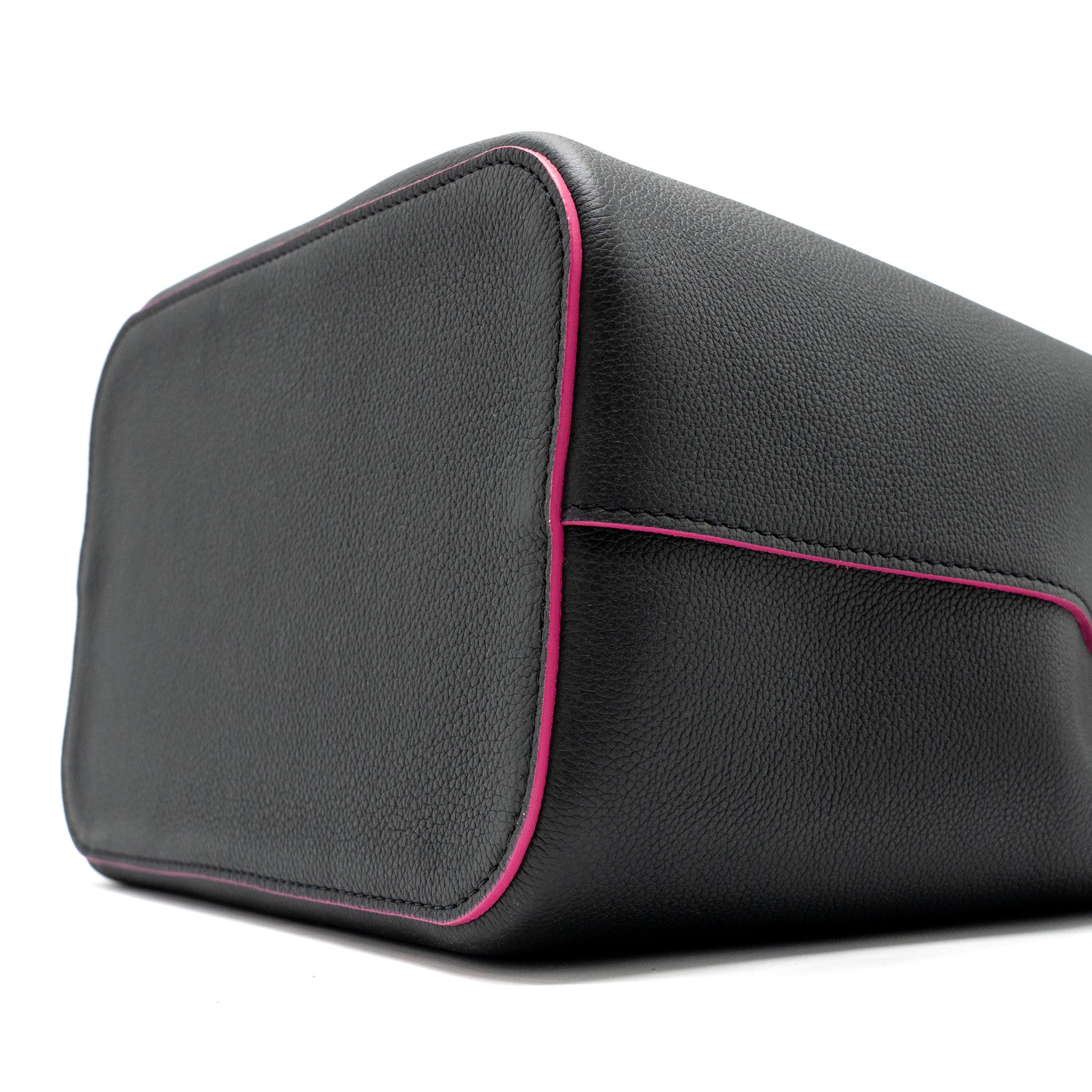 AAA Replica Louis Vuitton LV LOCKME BUCKET BAG CALFSKIN BLACK/PINK SHW