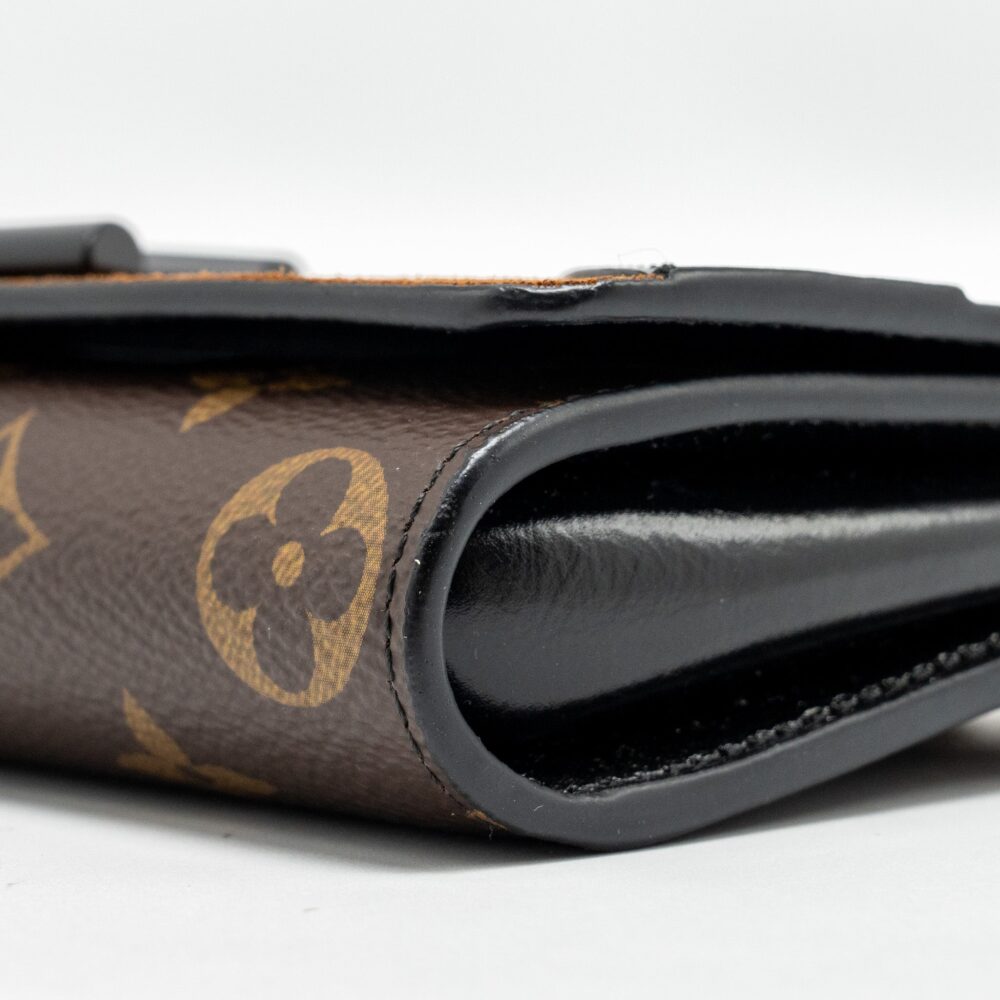 AAA Replica Louis Vuitton LV WILD AT HEART TWIST WALLET ON CHAIN CALFSKIN/MONOGRAM CANVAS MULTICOLOLUR BLACK/SLIVER HARDWARE