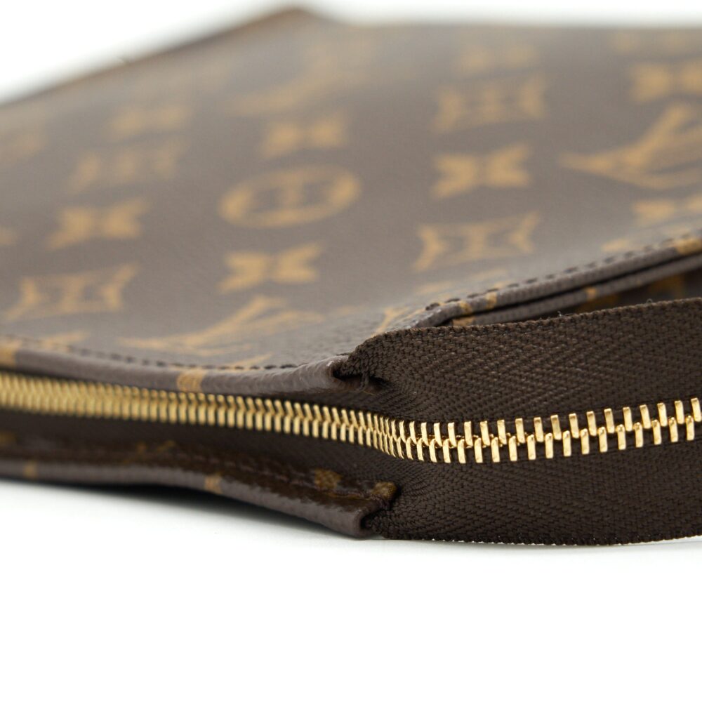 AAA Replica Louis Vuitton LV TOILETRY POCHETTE 26 MONOGRAM