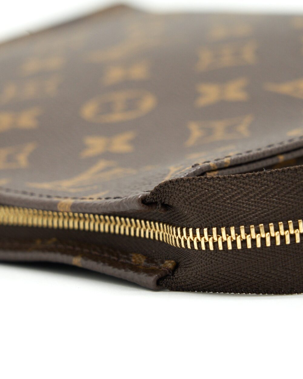 AAA Replica Louis Vuitton LV TOILETRY POCHETTE 26 MONOGRAM
