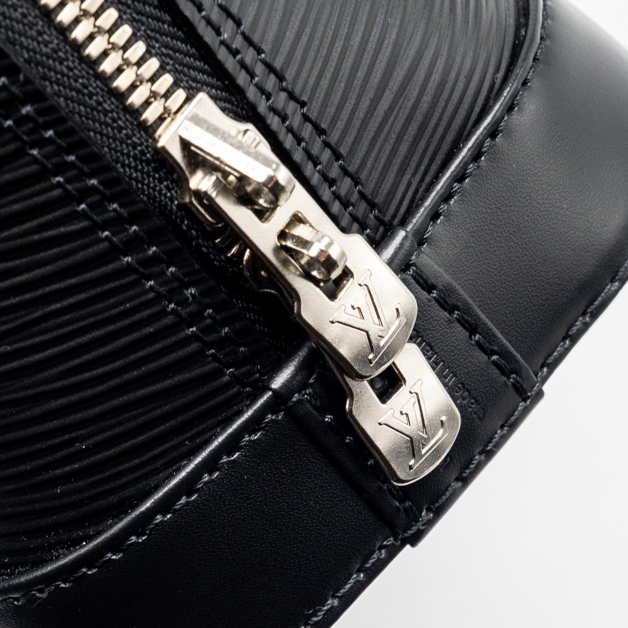 AAA Replica Louis Vuitton LV ALMA BB EPI BLACK SHW