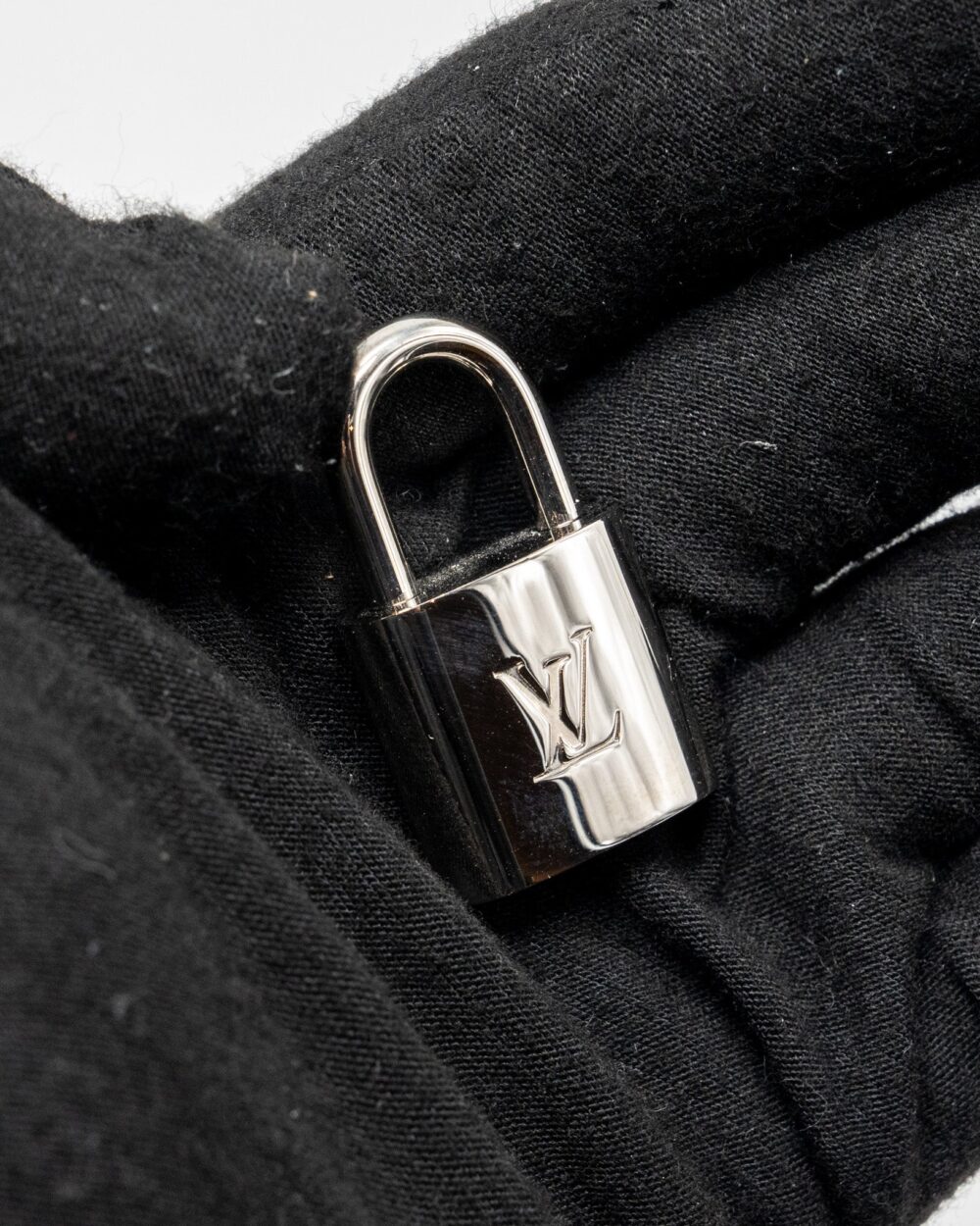 AAA Replica Louis Vuitton LV ALMA BB EPI BLACK SHW