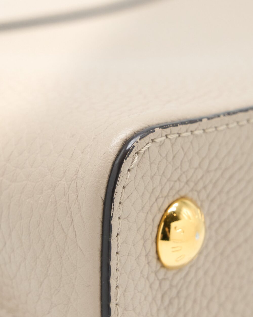 AAA Replica Louis Vuitton LV CAPUCINE MM TAURILLON GALET GHW