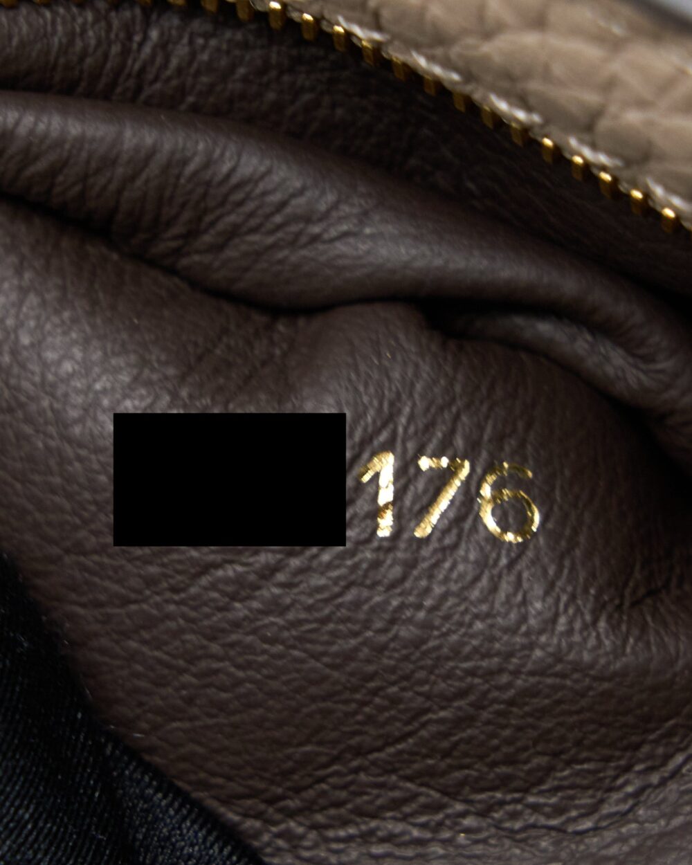 AAA Replica Louis Vuitton LV CAPUCINE MM TAURILLON GALET GHW