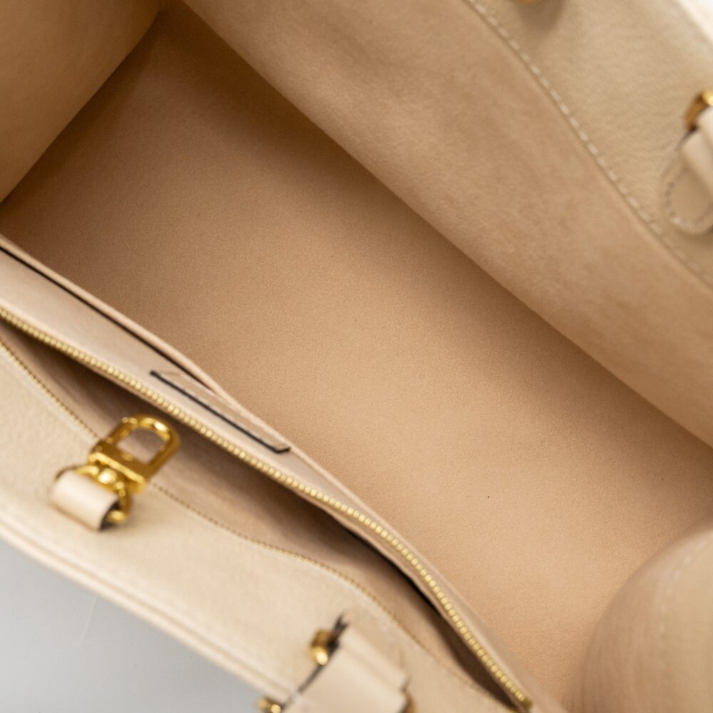 AAA Replica Louis Vuitton LV ONTHEGO MM EMPREINTE LEATHER WHITE GHW (NEW VERSION)