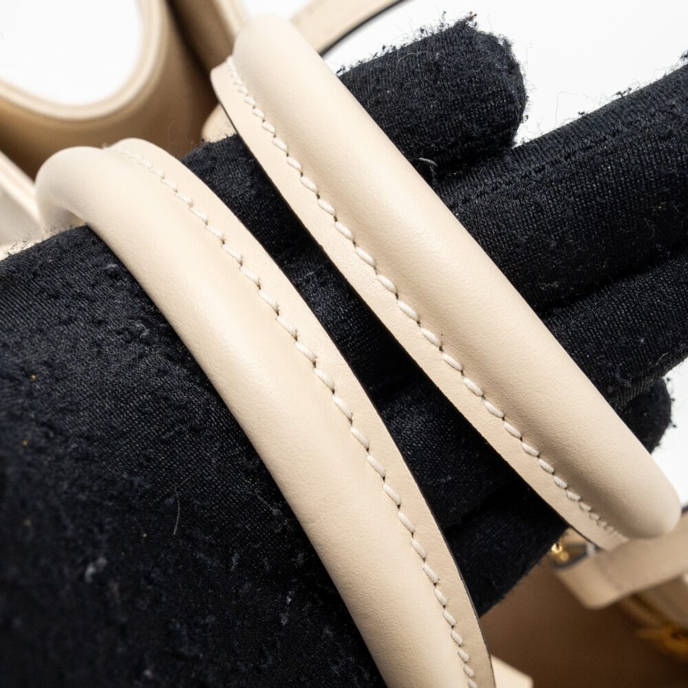 AAA Replica Louis Vuitton LV ONTHEGO MM EMPREINTE LEATHER WHITE GHW (NEW VERSION)