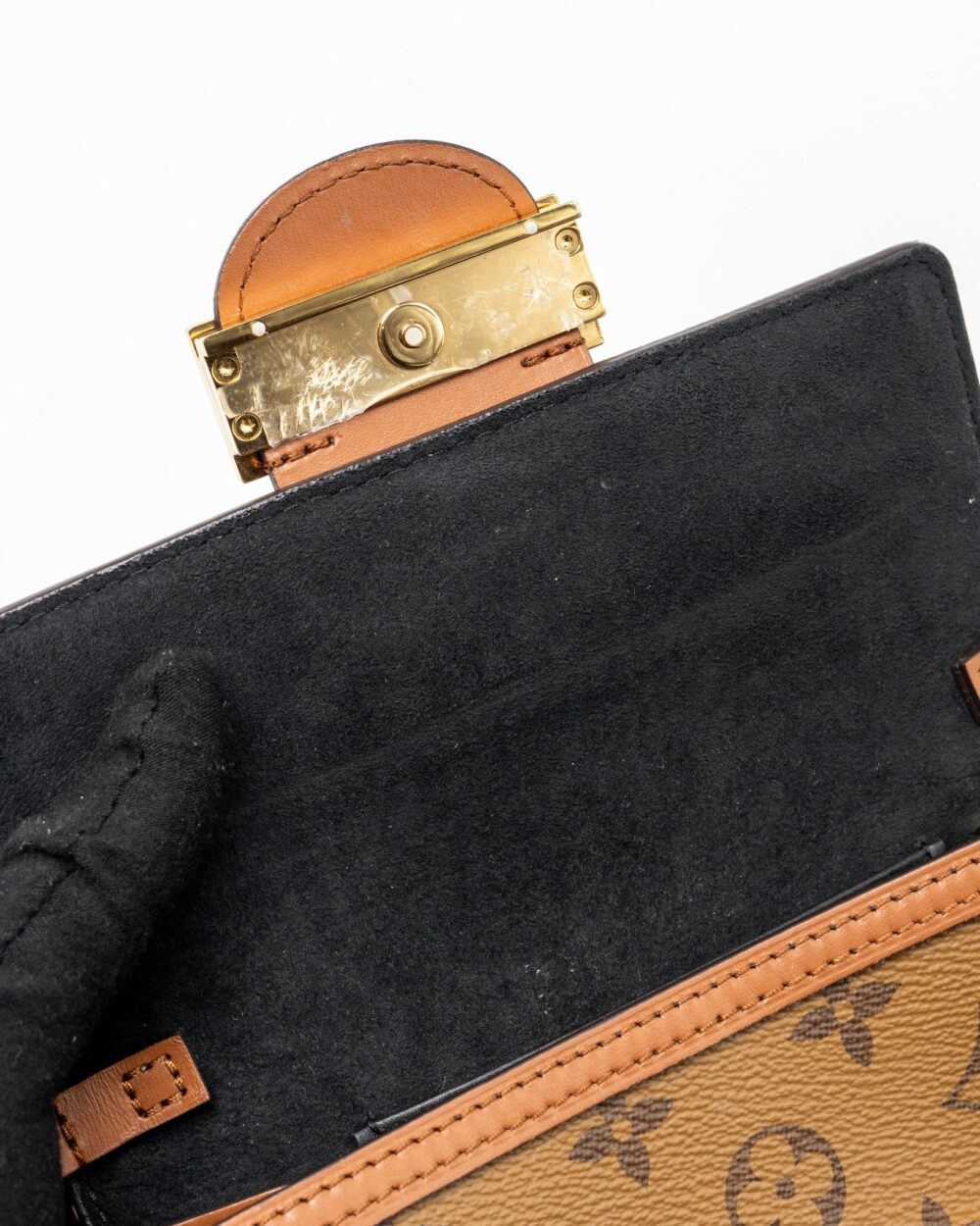 AAA Replica Louis Vuitton LV DAUPHINE CHAIN WALLET MONOGRAM REVERSE CANVAS GHW