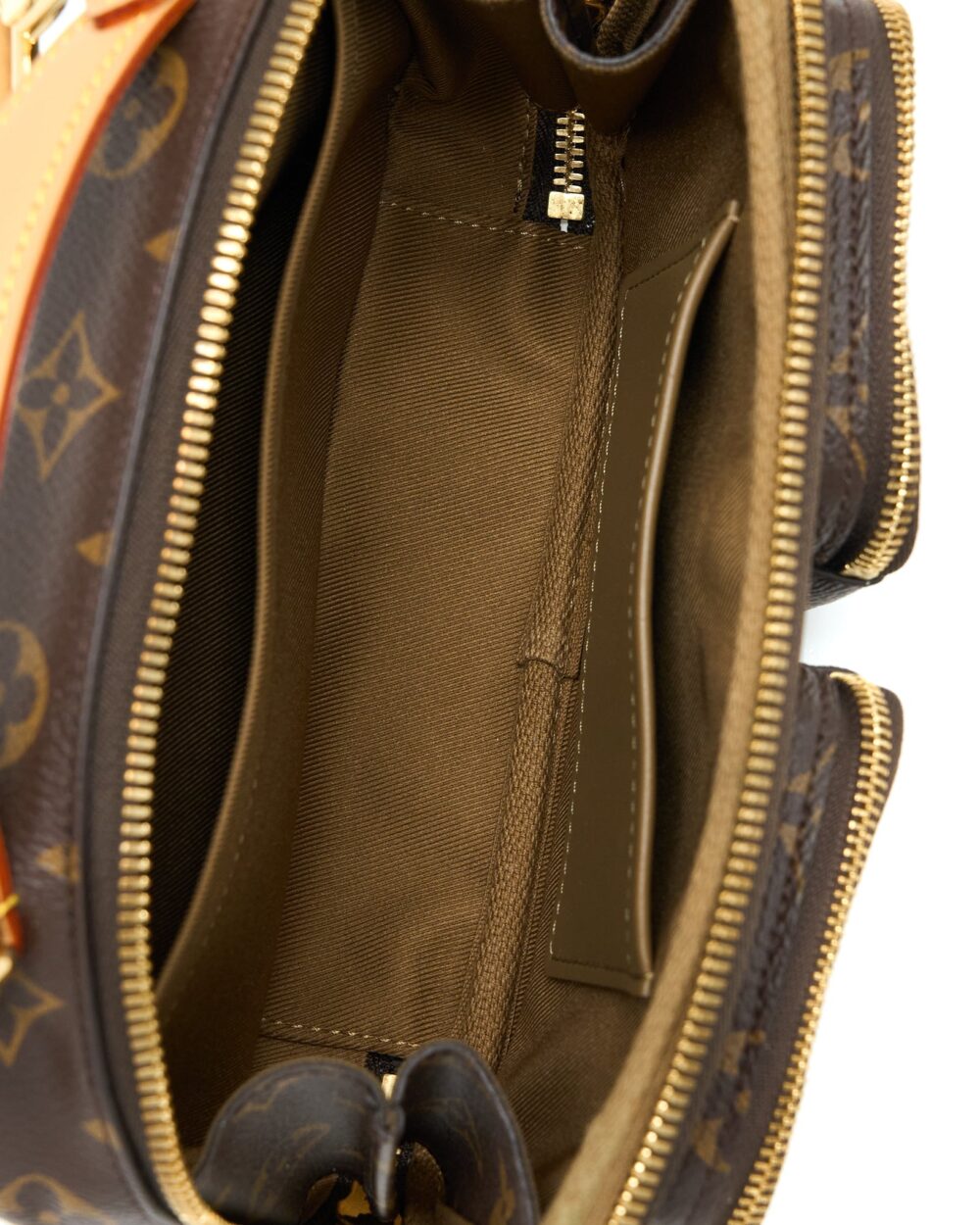 AAA Replica Louis Vuitton LV UTILITY CROSSBODY BAG MONOGRAM CANVAS GHW
