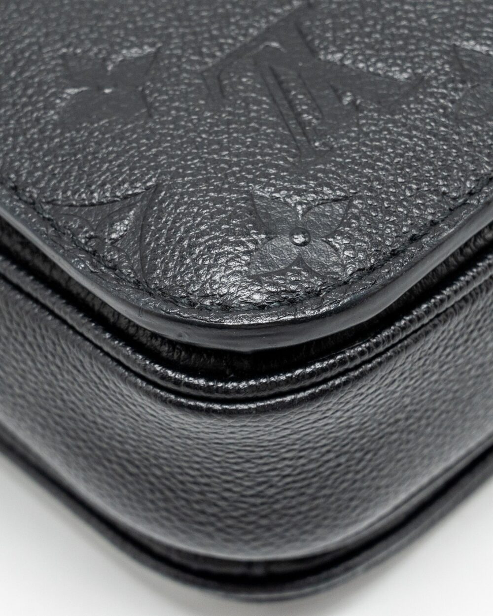 AAA Replica Louis Vuitton LV POCHETTE METIS MONOGRAM EMPREINTE BLACK GHW