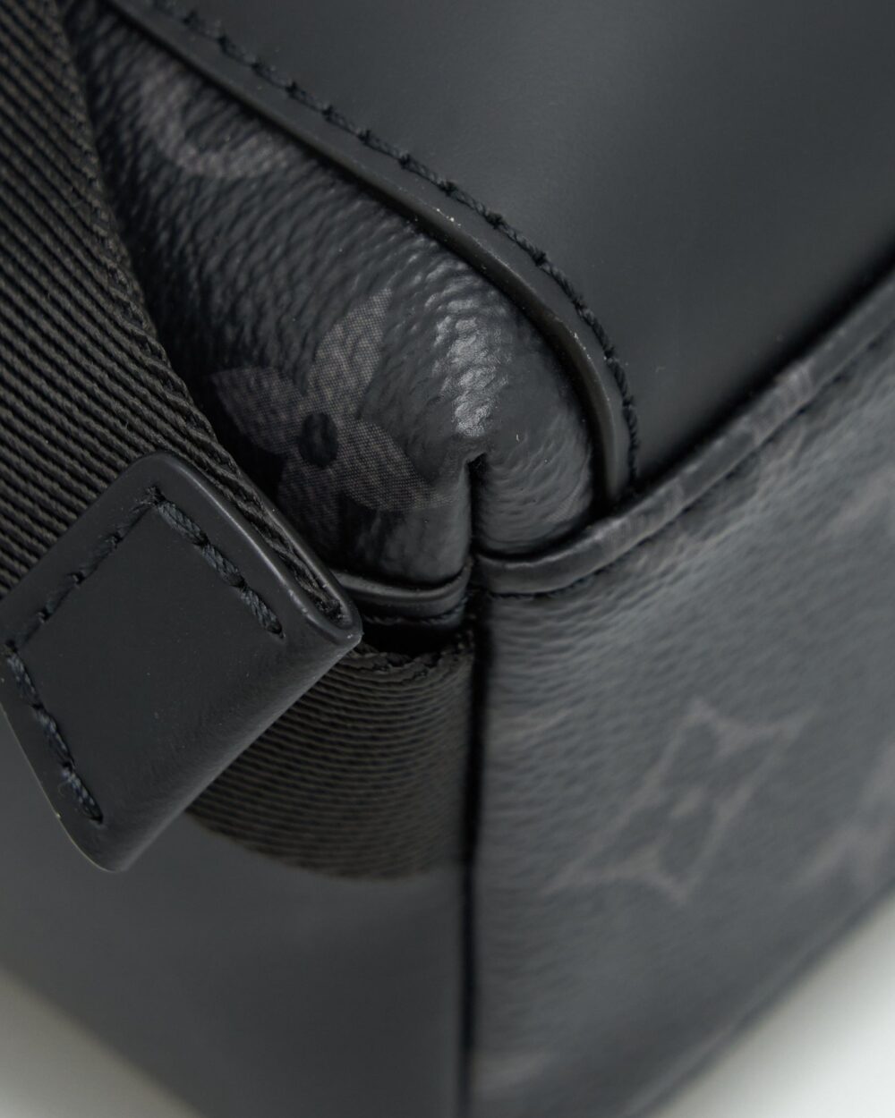 AAA Replica Louis Vuitton LV ECLIPSE VOYAGER MESSENGER BAG MONOGRAM CANVAS BLACK YEAR 2020