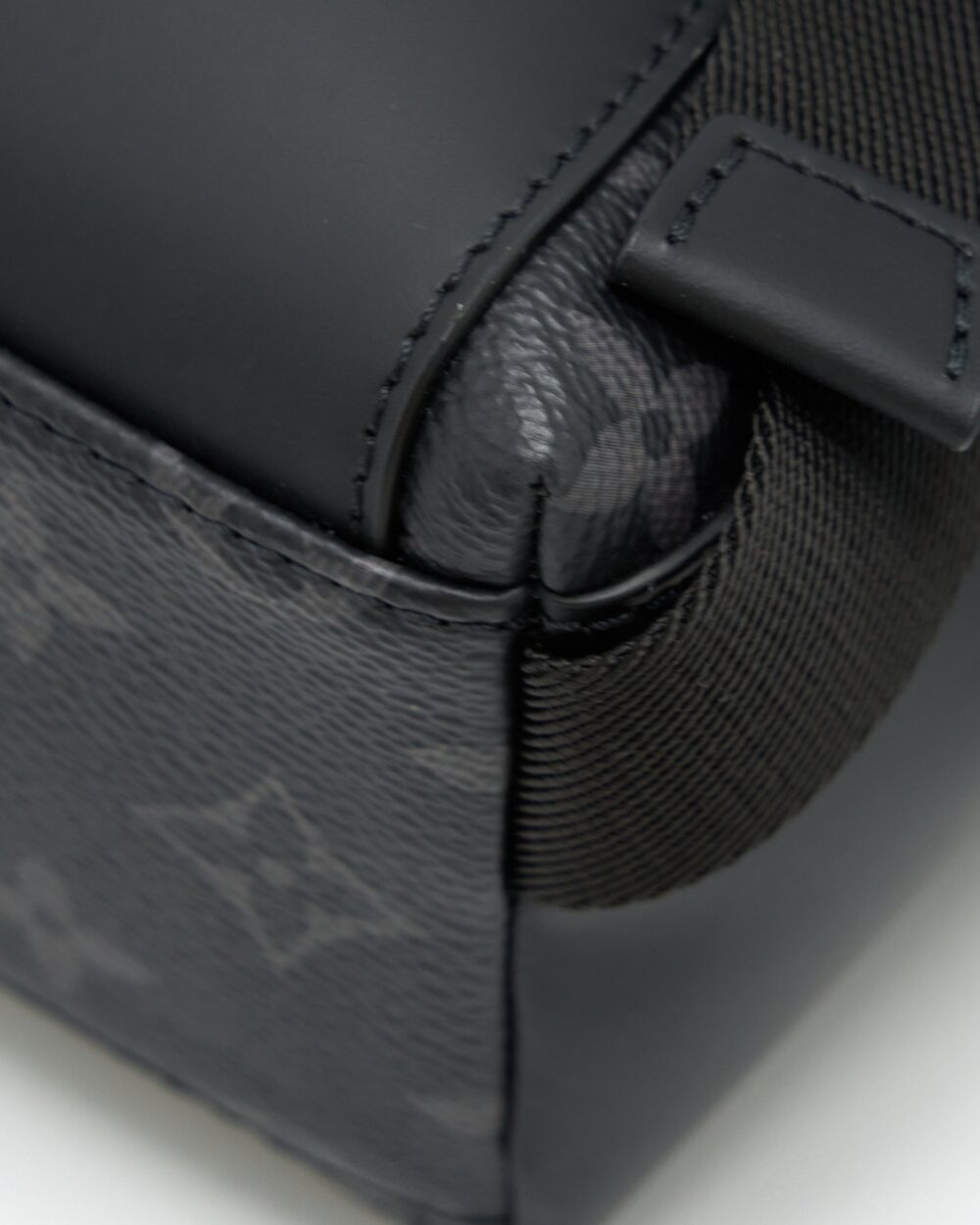 AAA Replica Louis Vuitton LV ECLIPSE VOYAGER MESSENGER BAG MONOGRAM CANVAS BLACK YEAR 2020