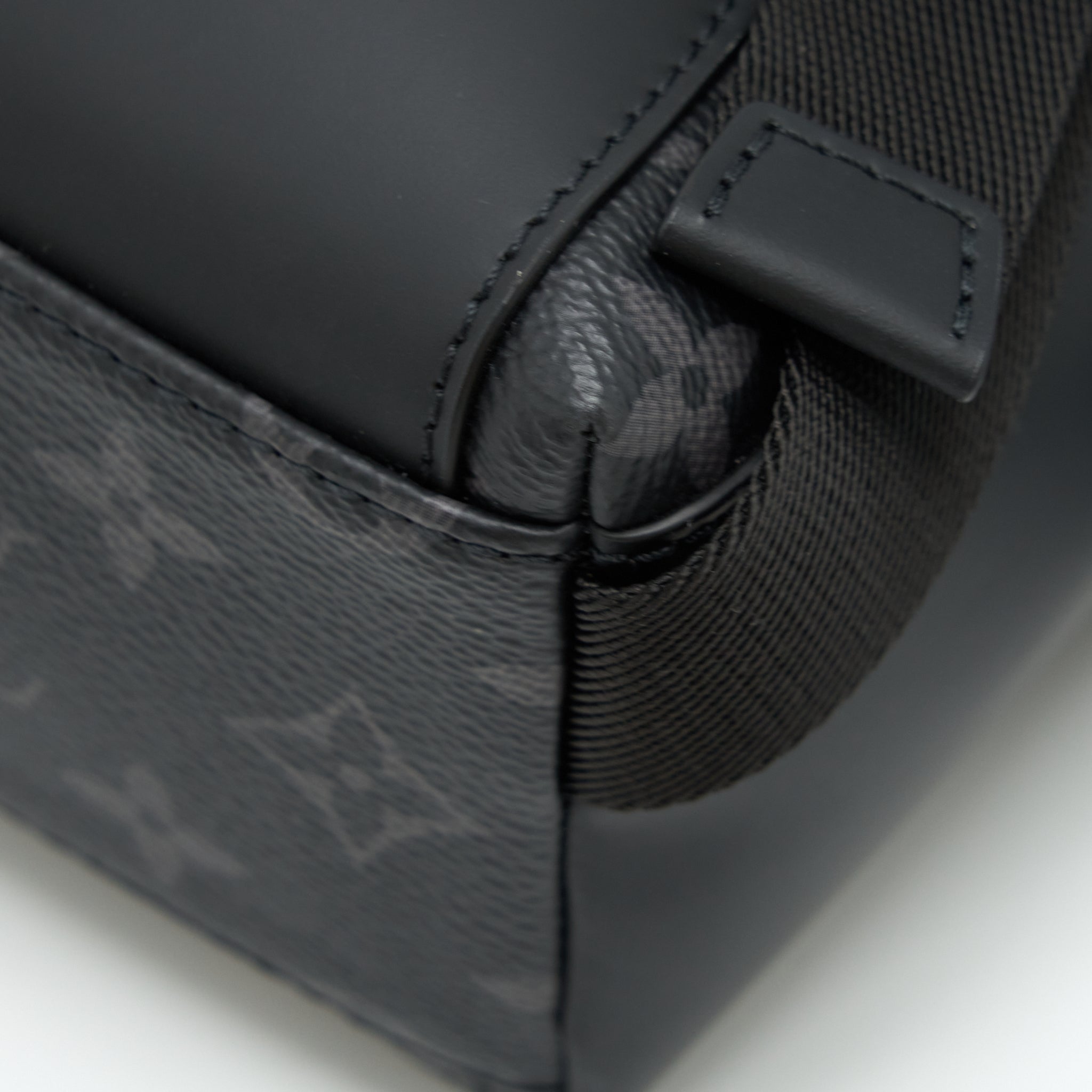 AAA Replica Louis Vuitton LV ECLIPSE VOYAGER MESSENGER BAG MONOGRAM CANVAS BLACK YEAR 2020