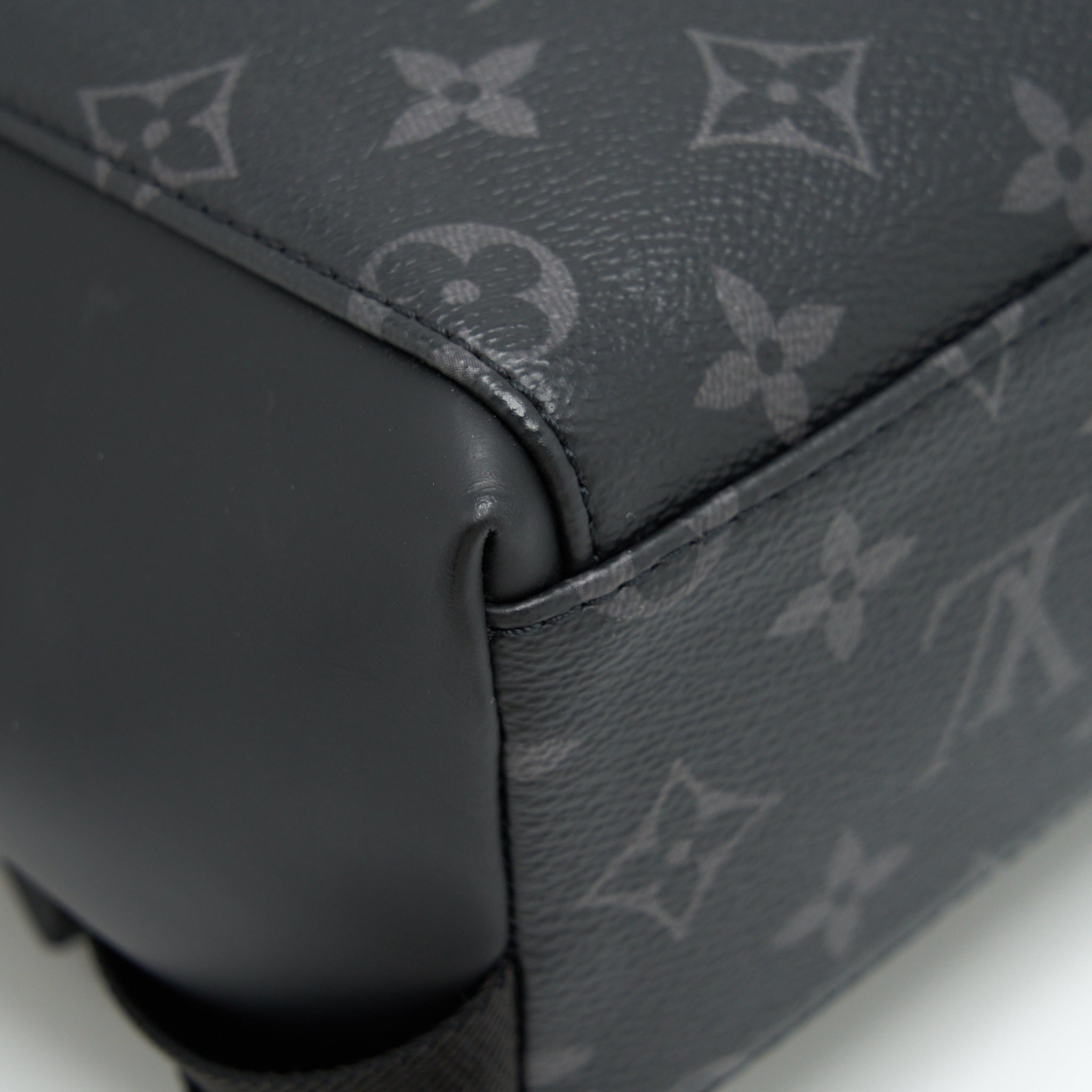 AAA Replica Louis Vuitton LV ECLIPSE VOYAGER MESSENGER BAG MONOGRAM CANVAS BLACK YEAR 2020