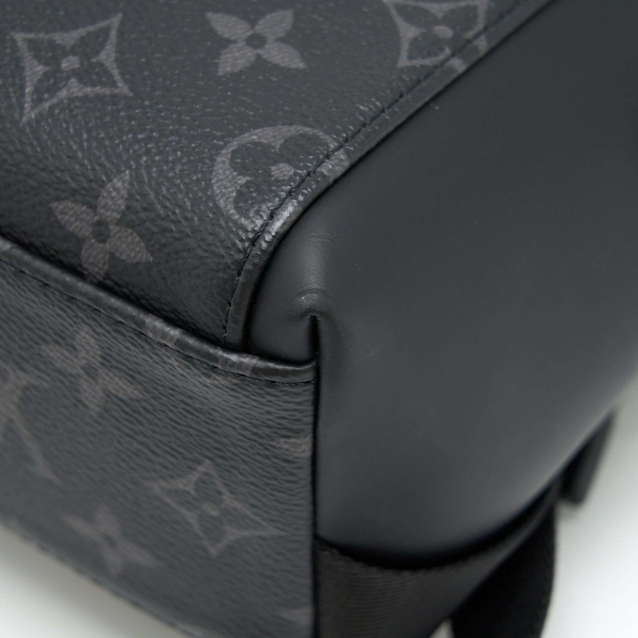 AAA Replica Louis Vuitton LV ECLIPSE VOYAGER MESSENGER BAG MONOGRAM CANVAS BLACK YEAR 2020