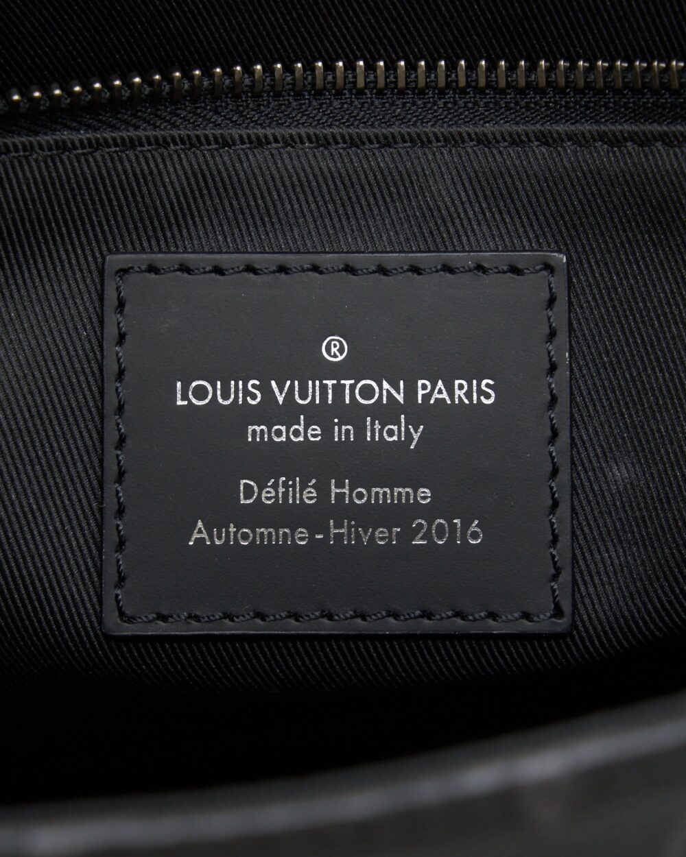 AAA Replica Louis Vuitton LV ECLIPSE VOYAGER MESSENGER BAG MONOGRAM CANVAS BLACK YEAR 2020