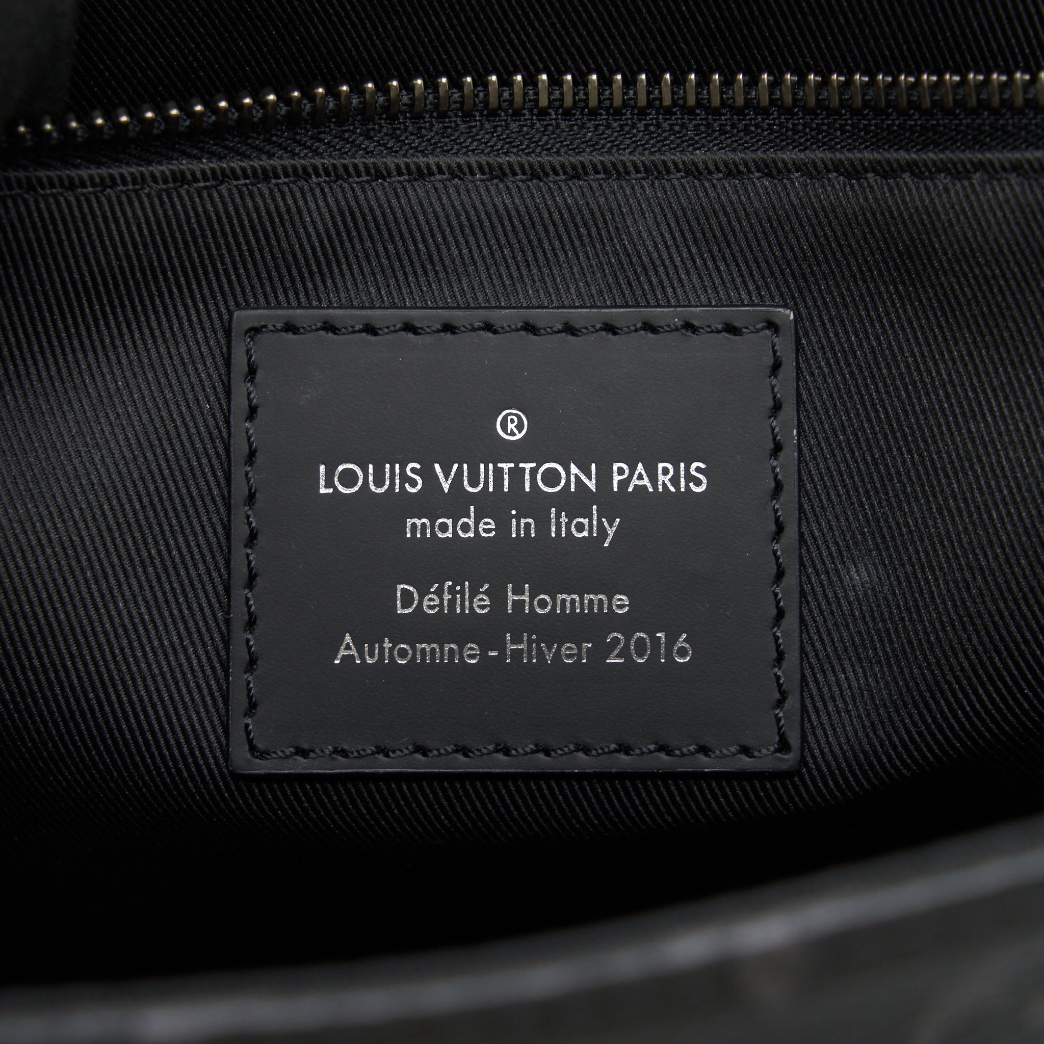 AAA Replica Louis Vuitton LV ECLIPSE VOYAGER MESSENGER BAG MONOGRAM CANVAS BLACK YEAR 2020