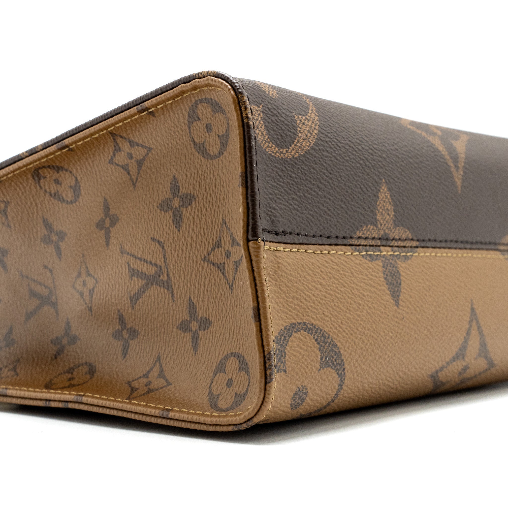 AAA Replica Louis Vuitton LV ONTHEGO PM MONOGRAM CANVAS GHW (NEW VERSION)