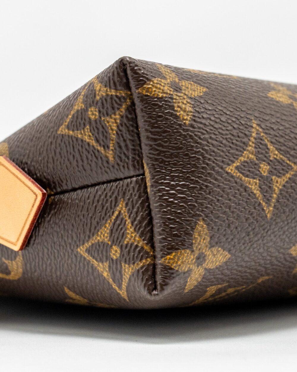 AAA Replica Louis Vuitton LV COSMETIC POUCH MONOGRAM CANVAS GHW