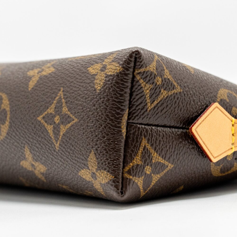AAA Replica Louis Vuitton LV COSMETIC POUCH MONOGRAM CANVAS GHW