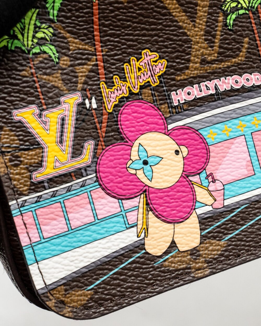 AAA Replica Louis Vuitton LV POCHETTE FELICIE LIMITED EDITION VIVIENNE MASCOT ON HOLLYWOOD DRIVE MONOGRAM CANVAS GHW