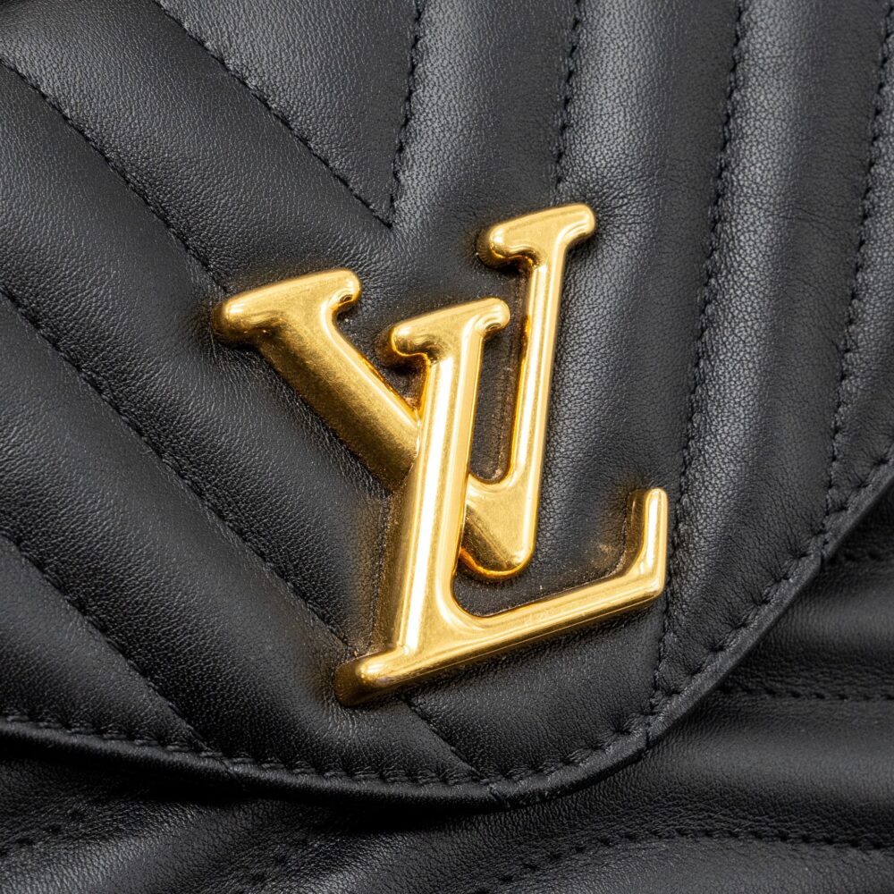 AAA Replica Louis Vuitton LV NEW WAVE PM CHAIN BAG CALFSKIN BLACK GHW (NEW VERSION)
