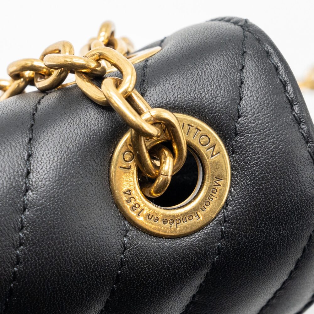 AAA Replica Louis Vuitton LV NEW WAVE PM CHAIN BAG CALFSKIN BLACK GHW (NEW VERSION)