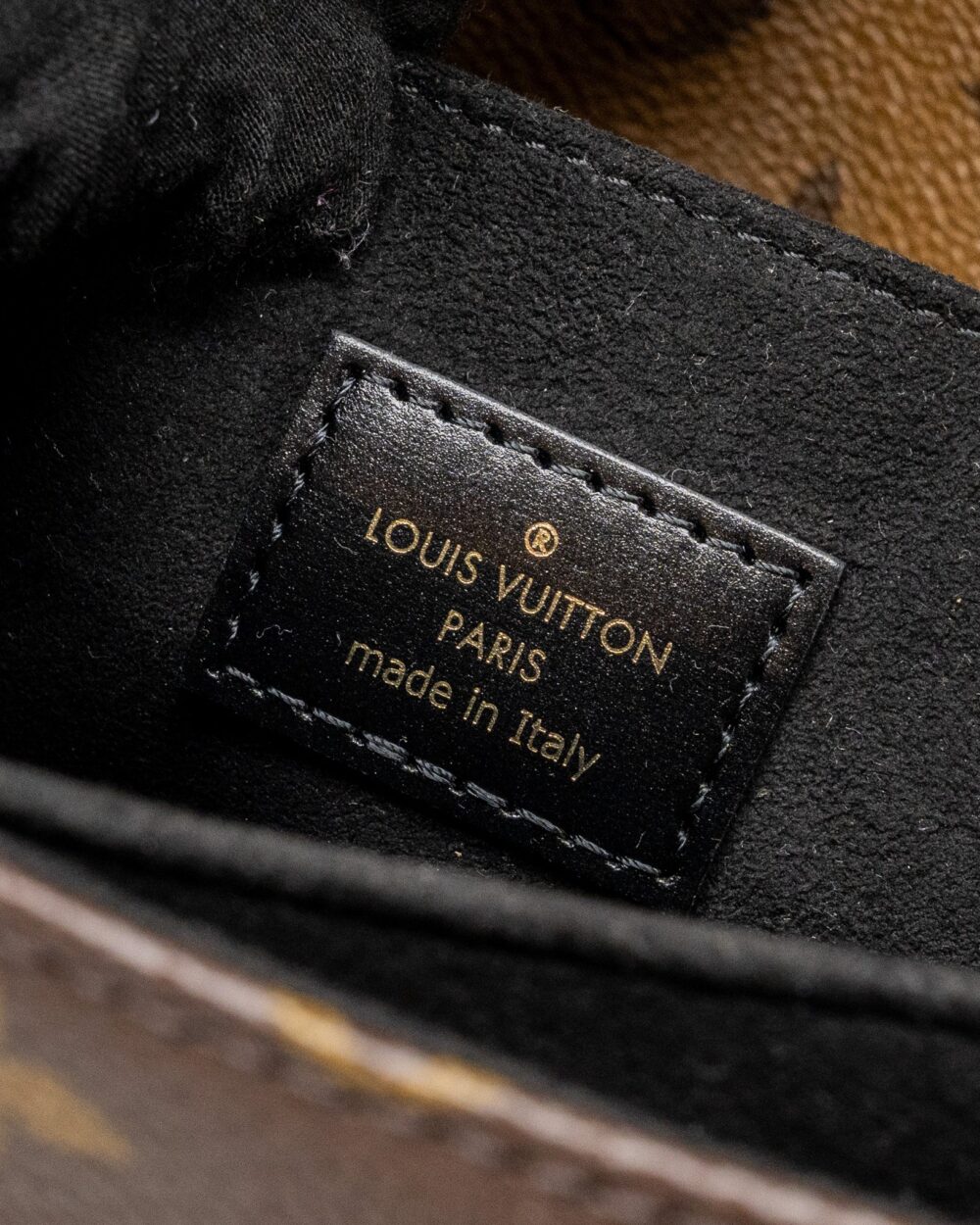 AAA Replica Louis Vuitton LV POCHETTE MÉTIS MONOGRAM REVERSE CANVAS GHW