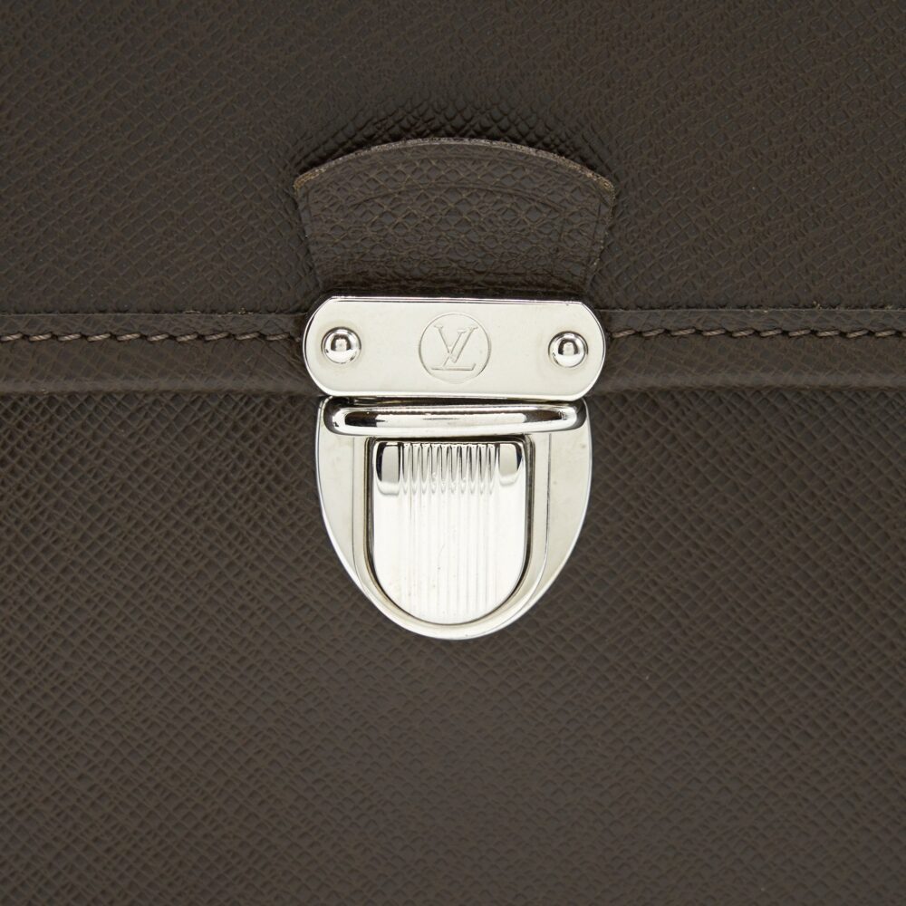 AAA Replica Louis Vuitton LV MEN’S LARGE BRIEFCASE WITH SHOULDER STRAP DARK BROWN SHW
