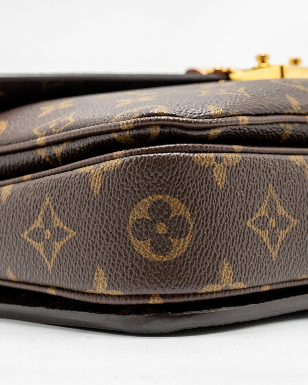 AAA Replica Louis Vuitton LV POCHETTE METIS MONOGRAM CANVAS GHW