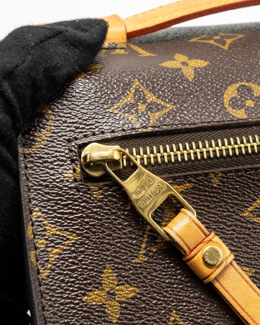 AAA Replica Louis Vuitton LV POCHETTE MÉTIS MONOGRAM CANVAS GHW