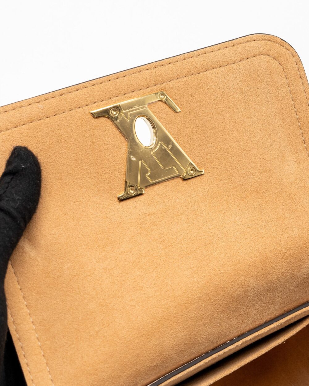 AAA Replica Louis Vuitton LV LOCKME TENDER GRAINED CALFSKIN BEIGE MULTICOLOUR GHW