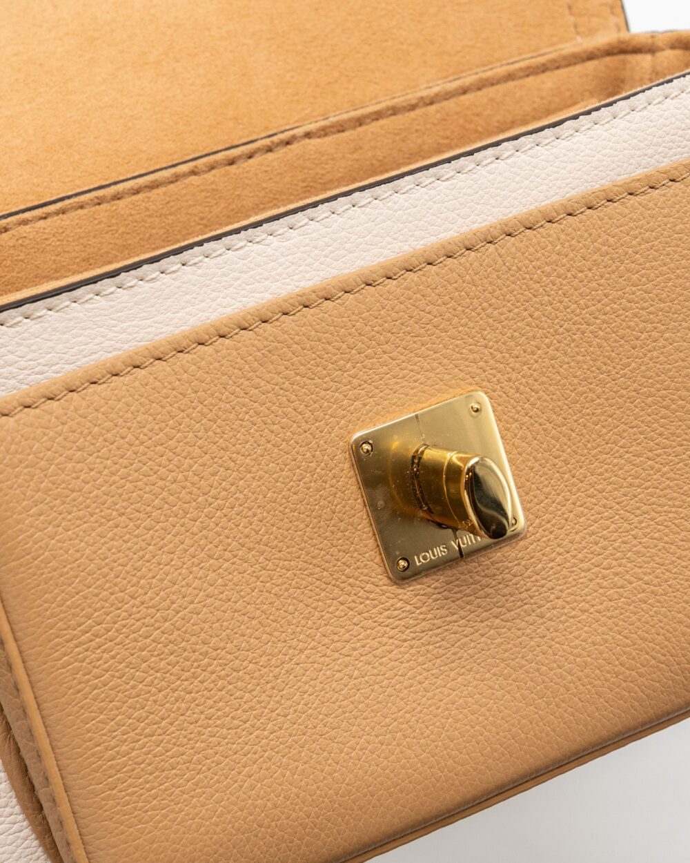 AAA Replica Louis Vuitton LV LOCKME TENDER GRAINED CALFSKIN BEIGE MULTICOLOUR GHW