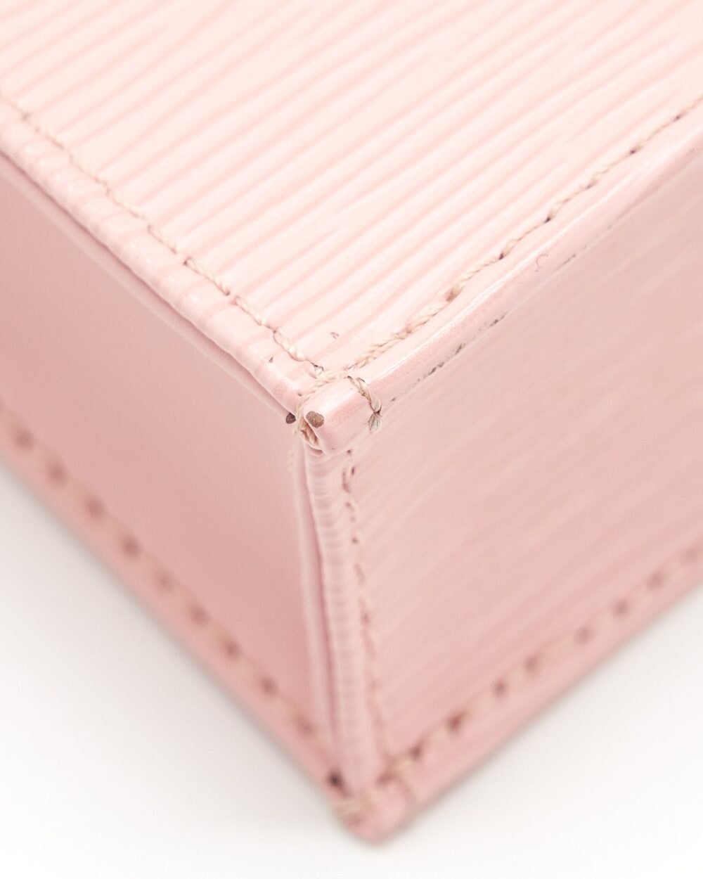 AAA Replica Louis Vuitton LV PETIT SAC PLAT EPI LIGHT PINK/BLACK SHW