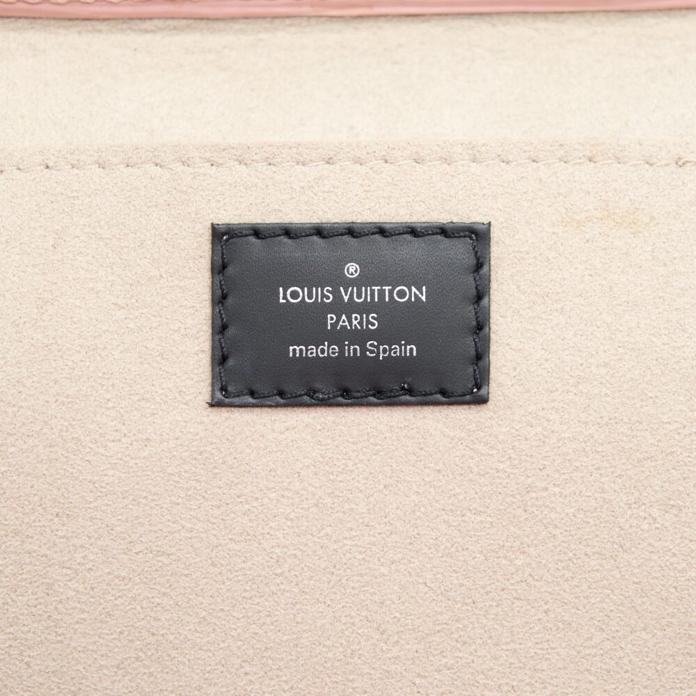 AAA Replica Louis Vuitton LV PETIT SAC PLAT EPI LIGHT PINK/BLACK SHW