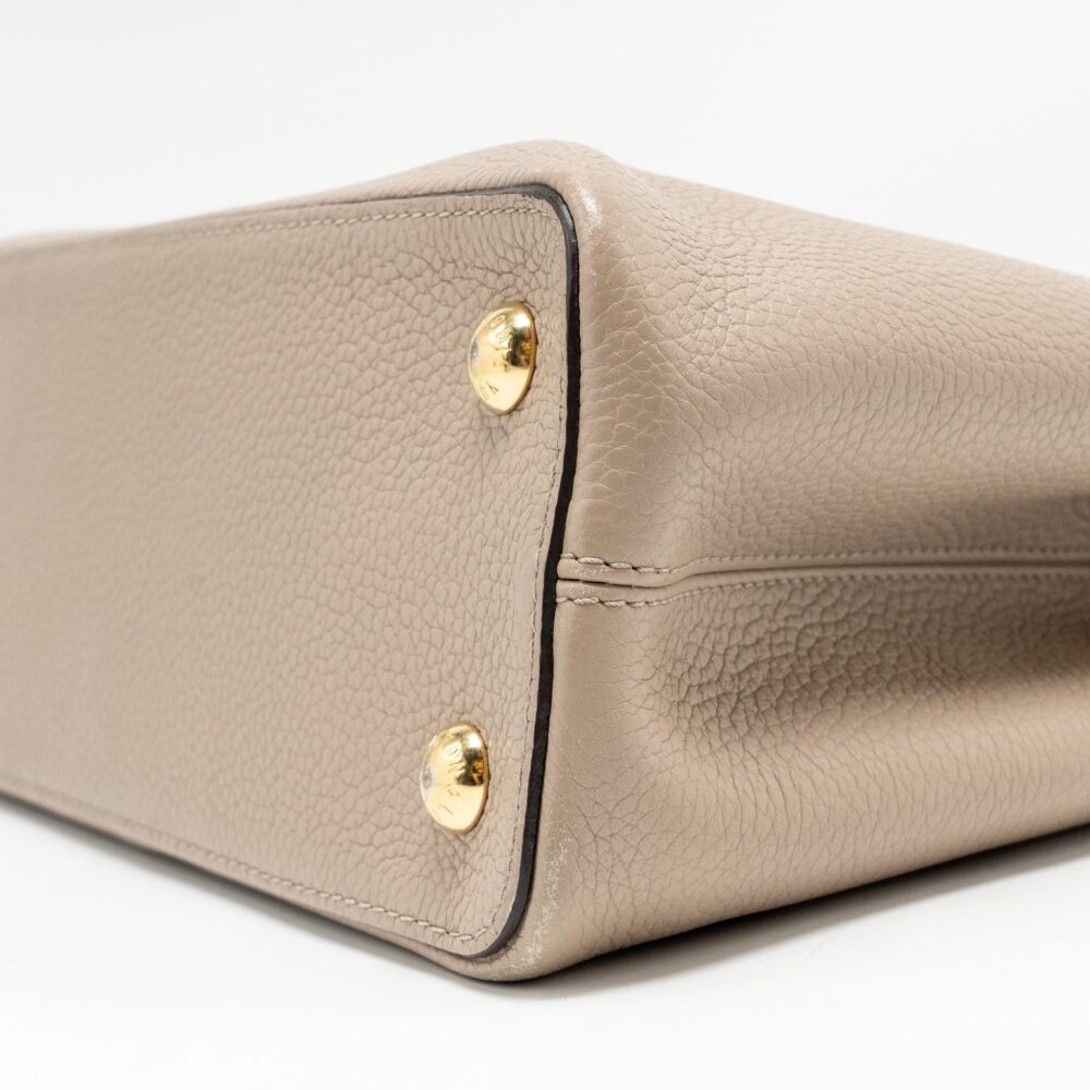 AAA Replica Louis Vuitton LV CAPUCINES MM TAURILLON LEATHER LIGHT GREY GHW