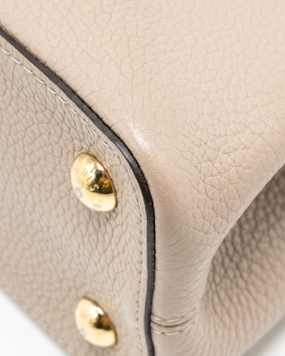 AAA Replica Louis Vuitton LV CAPUCINES MM TAURILLON LEATHER LIGHT GREY GHW