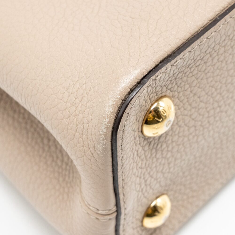 AAA Replica Louis Vuitton LV CAPUCINES MM TAURILLON LEATHER LIGHT GREY GHW