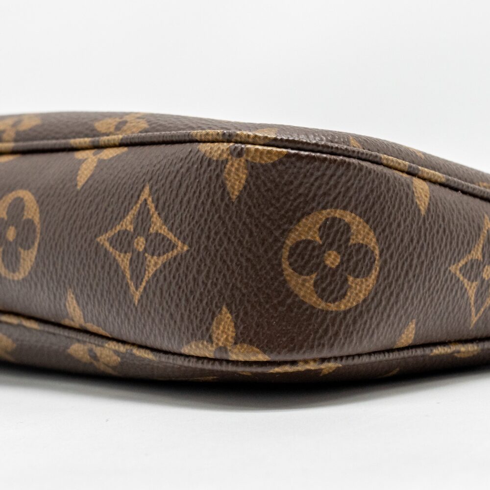 AAA Replica Louis Vuitton LV POCHETTE ACCESSORIES MONOGRAM CANVAS GHW