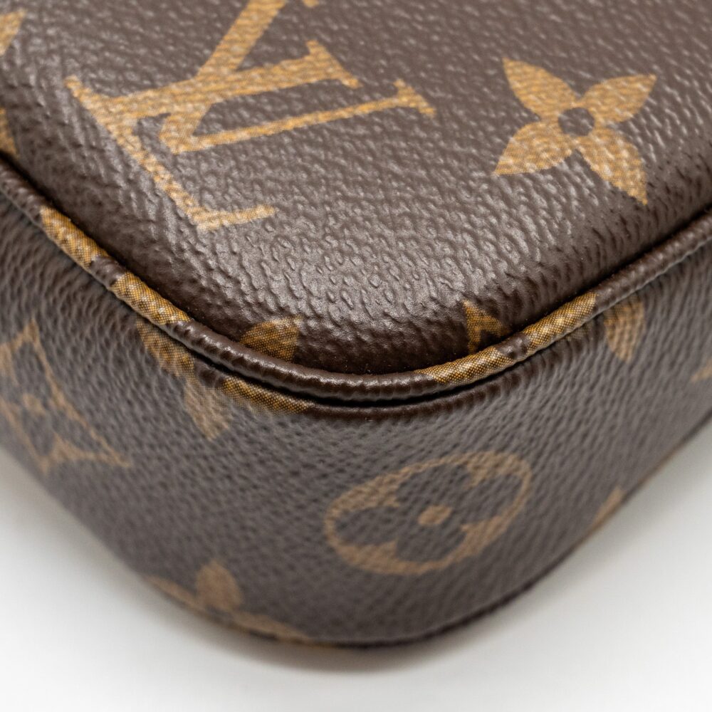 AAA Replica Louis Vuitton LV POCHETTE ACCESSORIES MONOGRAM CANVAS GHW