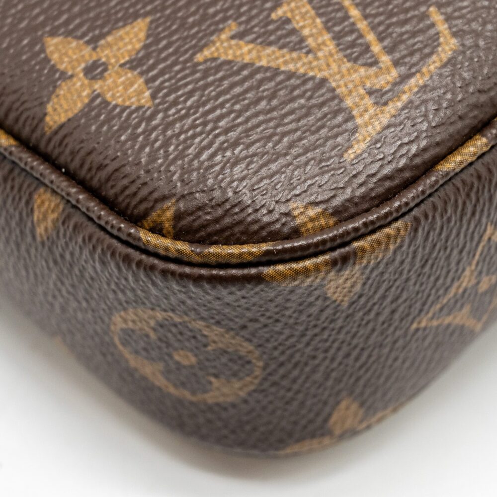 AAA Replica Louis Vuitton LV POCHETTE ACCESSORIES MONOGRAM CANVAS GHW