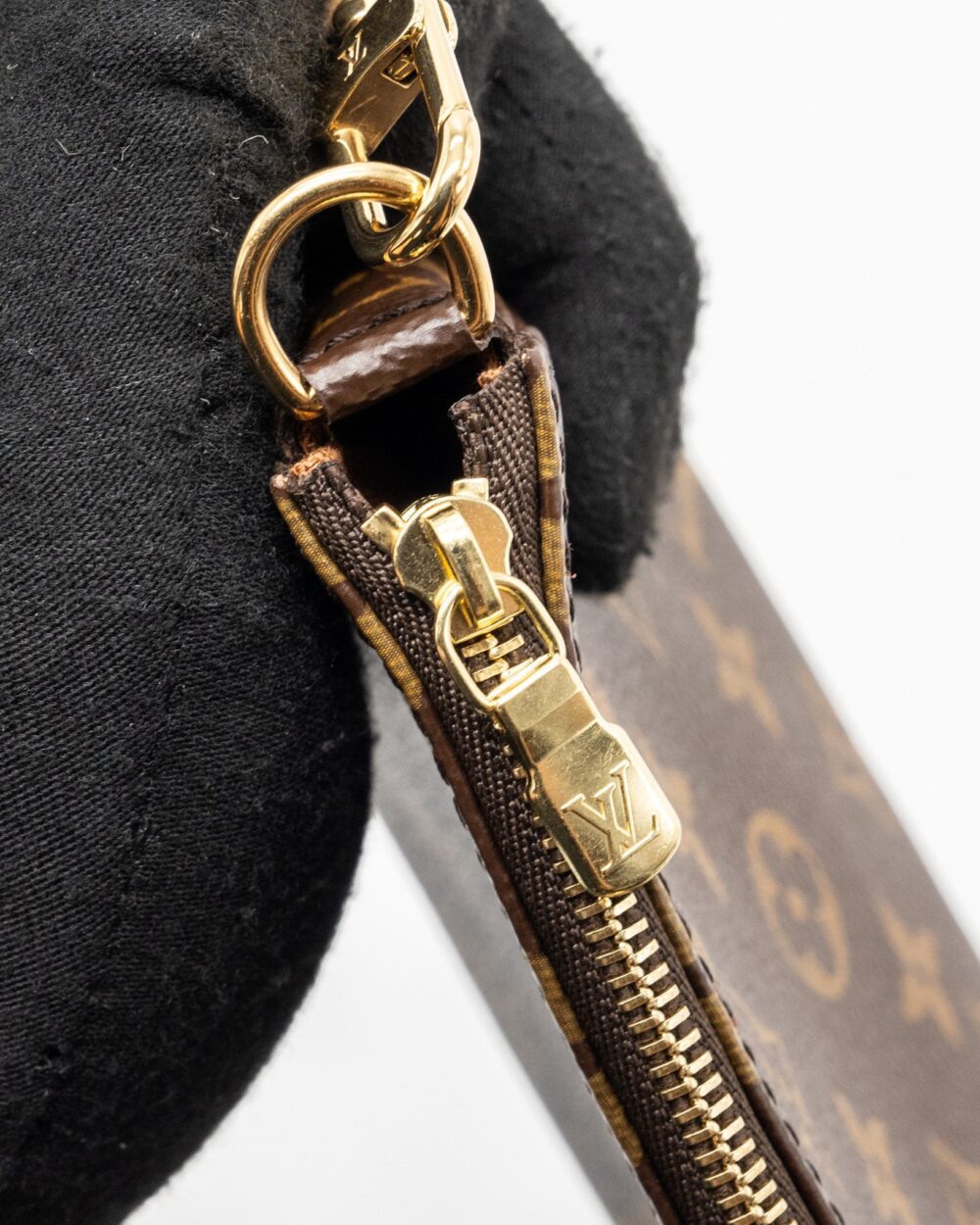 AAA Replica Louis Vuitton LV POCHETTE ACCESSORIES MONOGRAM CANVAS GHW