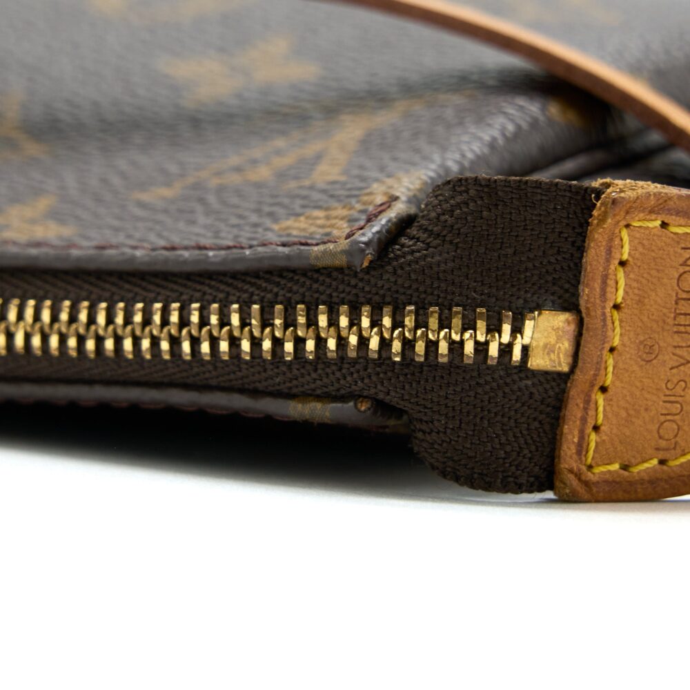 AAA Replica Louis Vuitton LV POCHETTE ACCESSORIES MONOGRAM CANVAS GHW