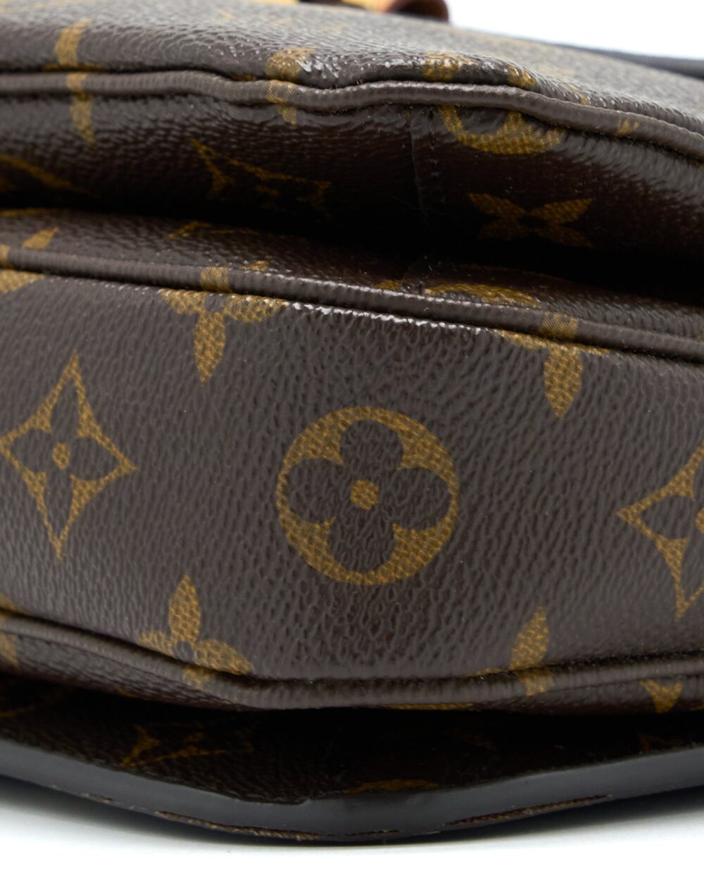 AAA Replica Louis Vuitton LV POCHETTE METIS MONOGRAM CANVAS GHW