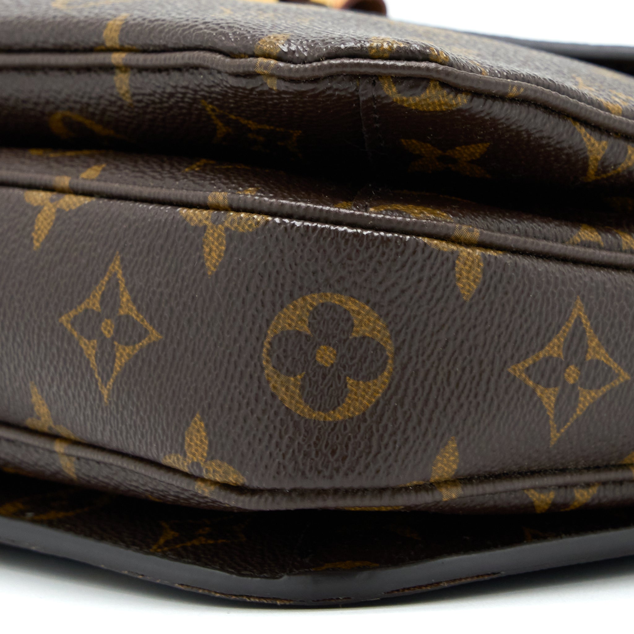 AAA Replica Louis Vuitton LV POCHETTE METIS MONOGRAM CANVAS GHW