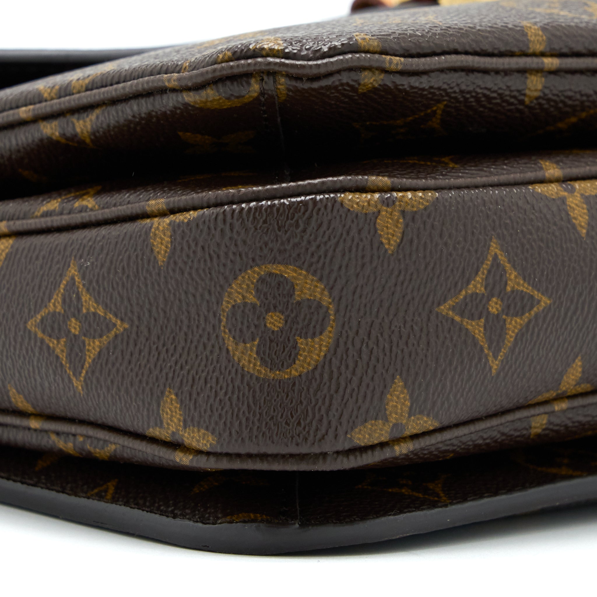 AAA Replica Louis Vuitton LV POCHETTE METIS MONOGRAM CANVAS GHW