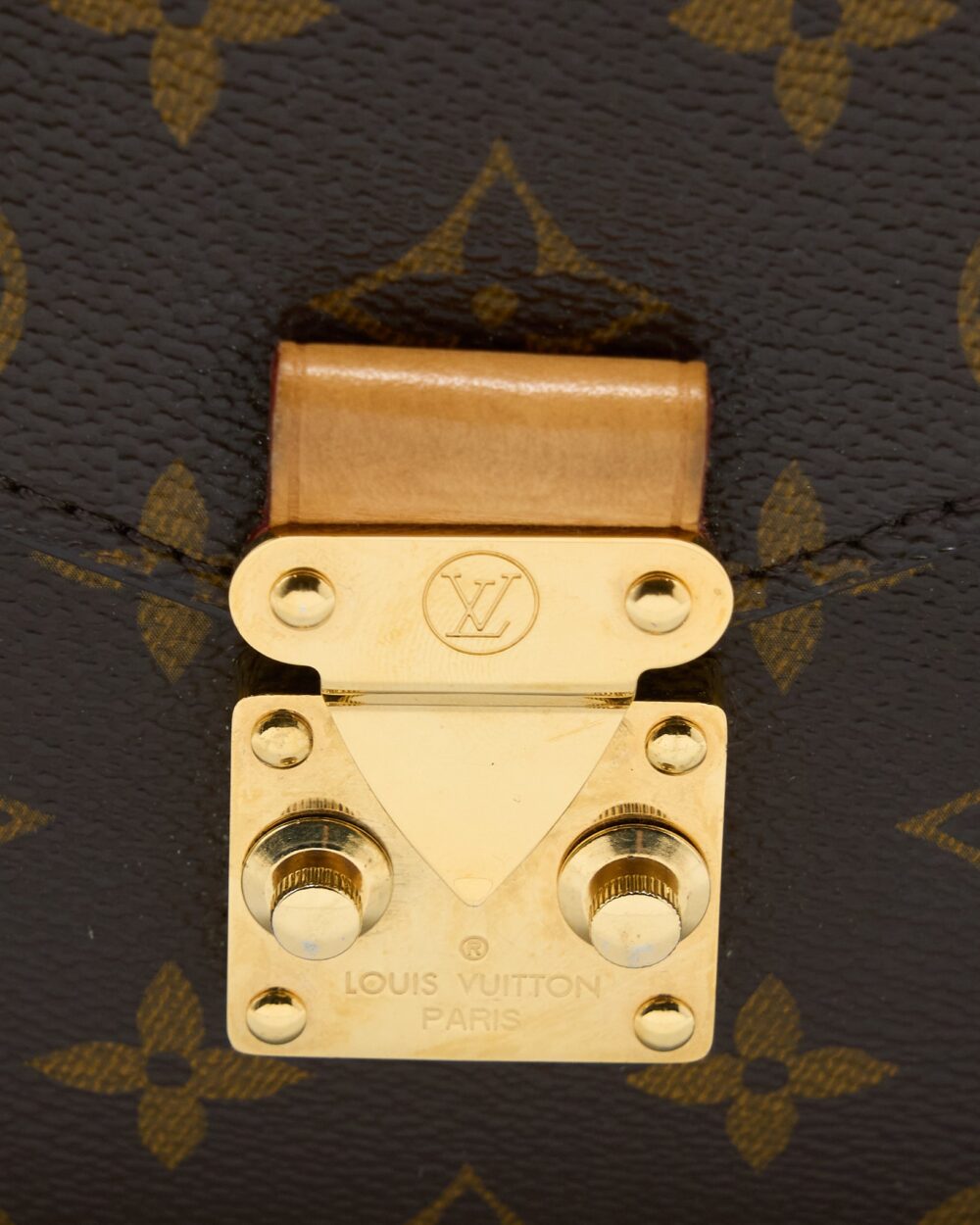 AAA Replica Louis Vuitton LV POCHETTE METIS MONOGRAM CANVAS GHW