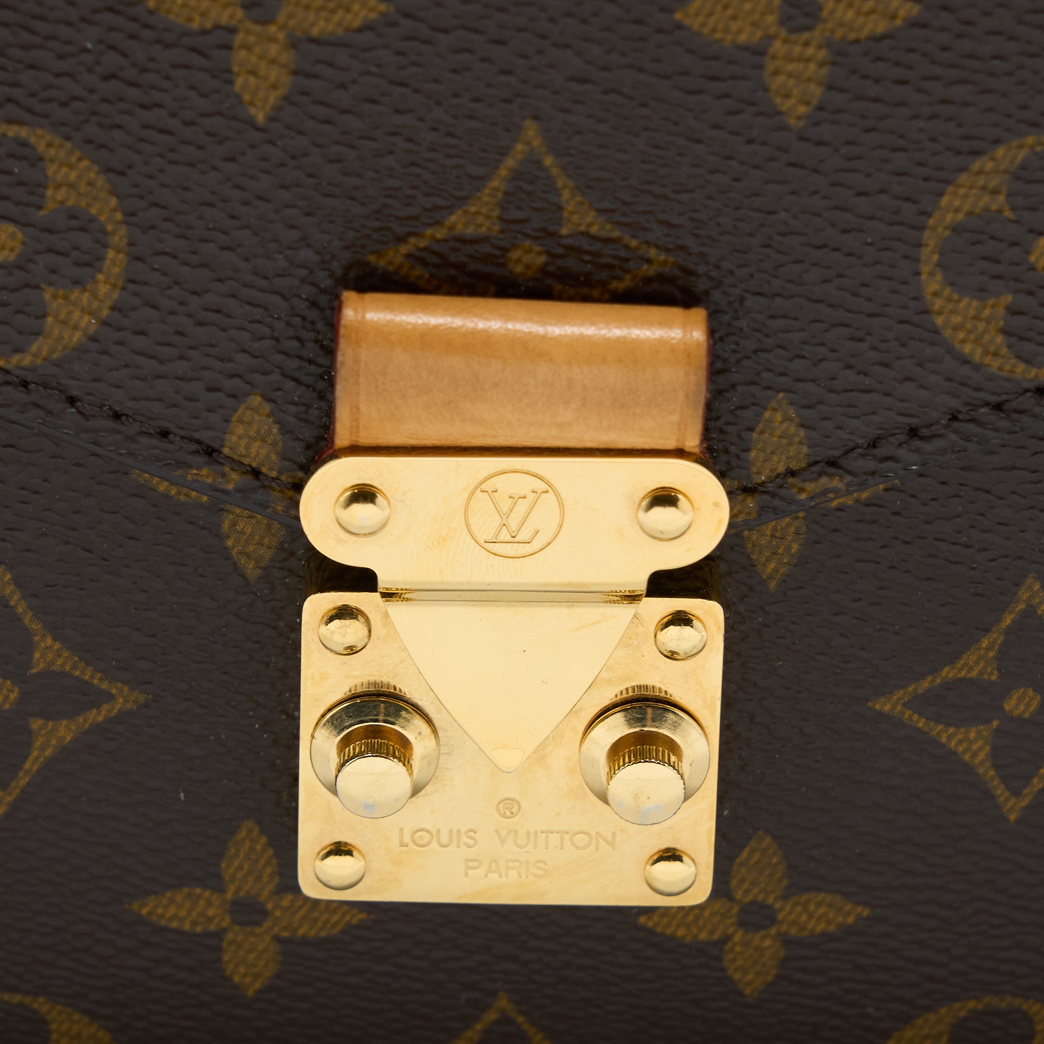 AAA Replica Louis Vuitton LV POCHETTE METIS MONOGRAM CANVAS GHW